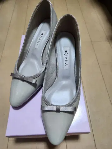 DIANA 스틸레토 펌프스 베이지