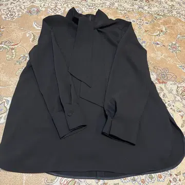 새상품급 엠프리미어 새틴 마니쉬 보타이 블라우스 블랙