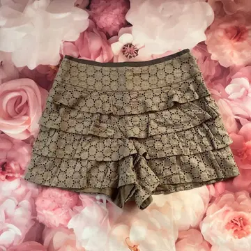 세인트 마르티니크 프릴 장식 베이지 숏팬츠