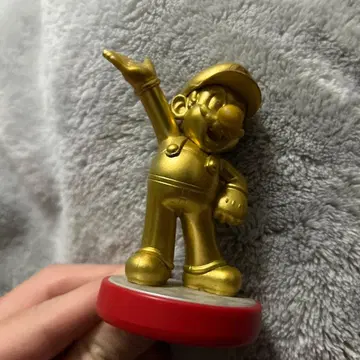 골드 마리오 피규어