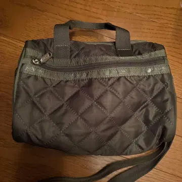 다크 그레이 퀼팅 숄더백