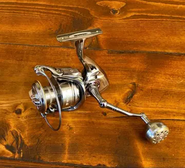 새상품 스피닝 릴 5000번 쇼어지깅 시바스 나사식 핸들