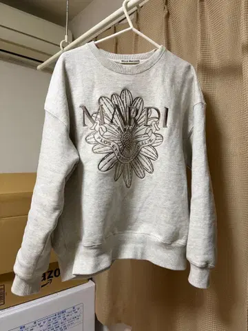 MARDI 플라워 그래픽 트레이닝복