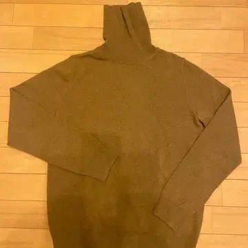 UNIQLO 100% 캐시미어 터틀넥 스웨터