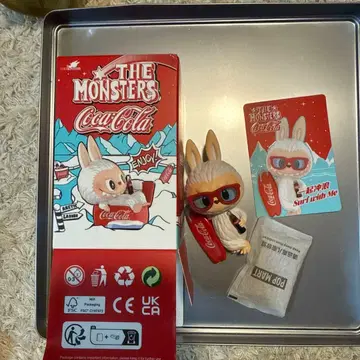 러브브 코카콜라 POPMART 서핑