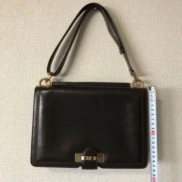 다크 브라운 가죽 숄더백