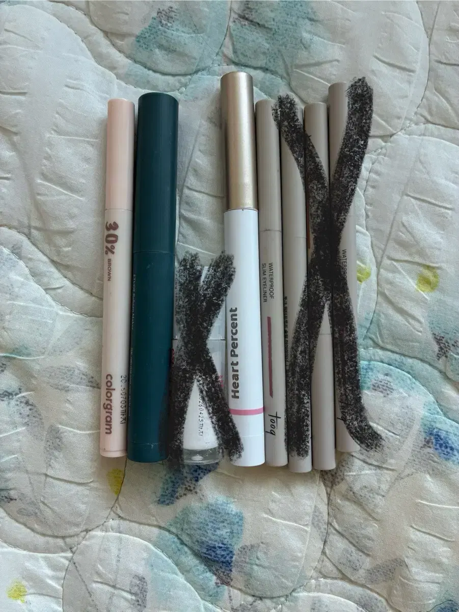 Clearing out my vanity for cheap (eyeshadow liner, contour, lipstick, double eyelid liner, etc.)