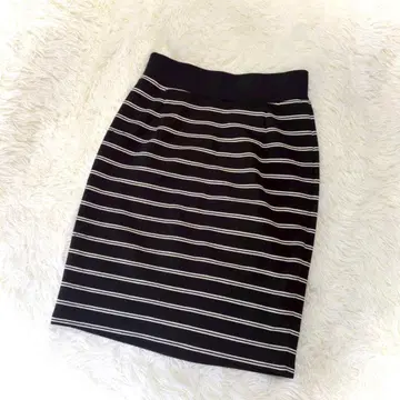 AG 바이 아쿠아걸 스커트(M) 보더 무늬 네이비 타이트 맨투맨