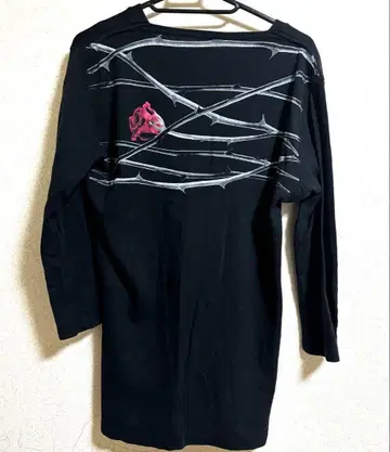 kiryuyrik 키류키류 백 프린트 장미 장미 티셔츠