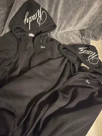 [ rady ] 키즈 세트 후드티 로고 자수 블랙