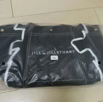 질 바이 질 스튜어트 프릴 토트 대