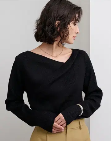 오프숄더 리브 니트탑 ur's