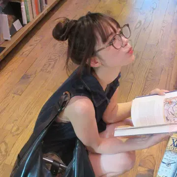 그레이 오벌 프레임 안경