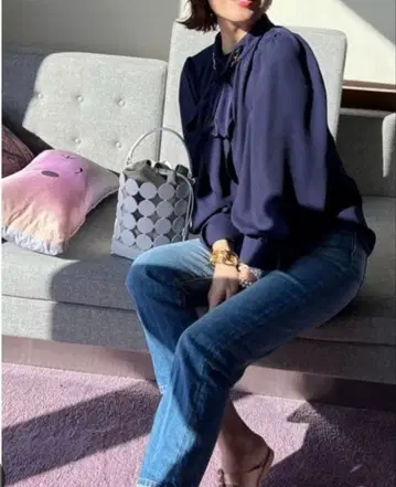 새상품급 이데알루체 네이비 태국 블라우스 긴팔