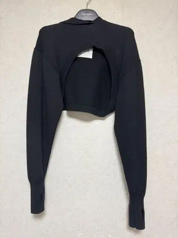 COS 블랙 크롭 니트 후드 부착