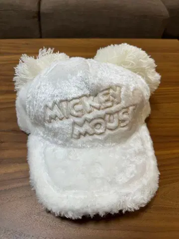 미키마우스 귀 달린 화이트 캡