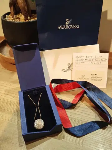 SWAROVSKI 크리스탈 펜던트 목걸이