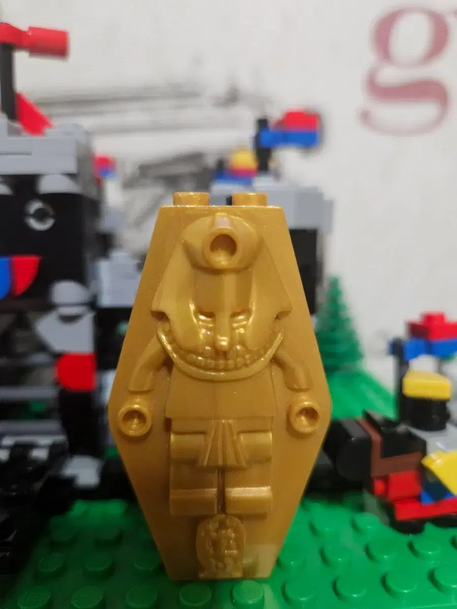 Lego Pharaoh&#x27;s Quest Golden Sarcophagus + Arm Set (not bulk)