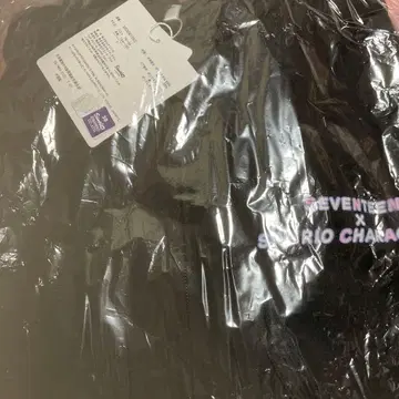 SEVENTEEN x Sanrio 콜라보 후드티 블랙