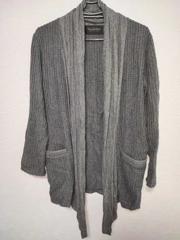 토네이도 마트 그레이 가디건
