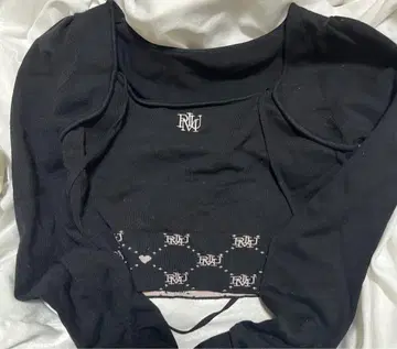 pium 피움 모노그램 테이프 니트