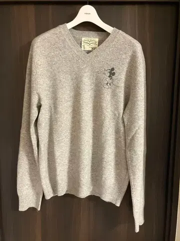 미키마우스 V넥 니트 그레이