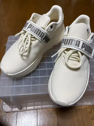 PUMA 통굽 스니커즈 화이트 24.5cm