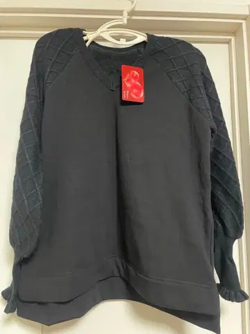 &LOVE 푹신하고 따뜻한 이소재 콤비 니트 풀오버 블랙 M