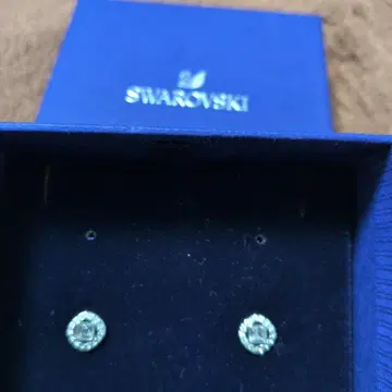 Swarovski 정품 크리스탈 스터드 귀걸이 실버 프린세스 컷