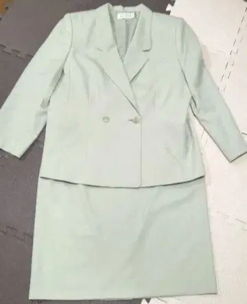 민트 그린 정장 세트