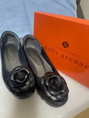 [ 새상품급 ] 힐즈아베뉴 블랙 ( 까멜리아 모티브 ) 통굽 웨이브 신발