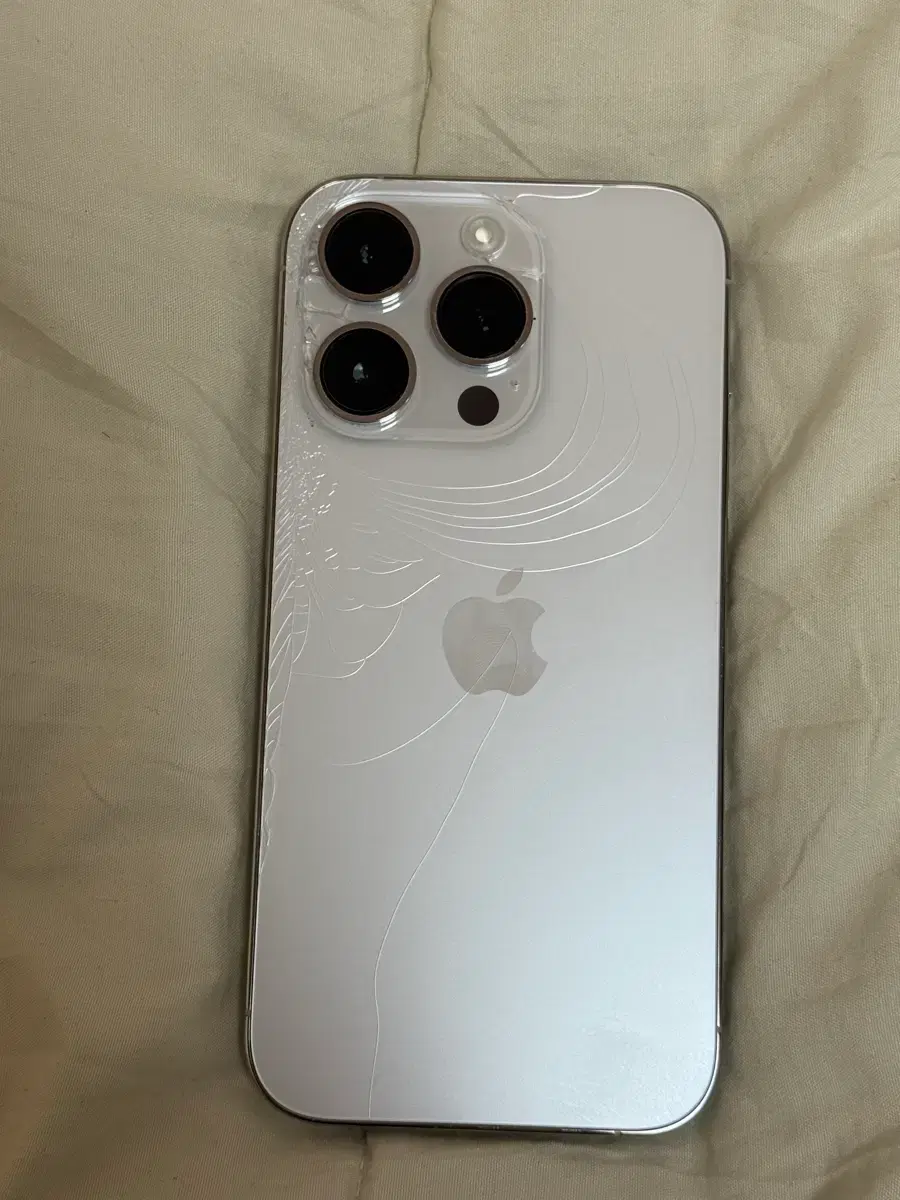 iPhone 14 Pro 256GB cracked back