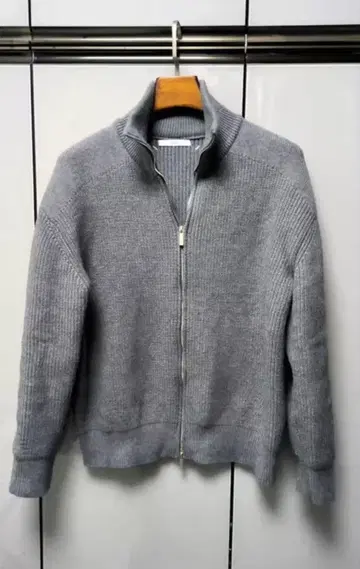 그레이 지퍼 니트 스웨터
