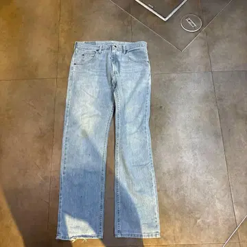 라이트 블루 스트레이트 레그 데님