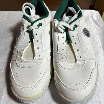 미사용 새상품 WINBLEDON 화이트 스니커즈 합성 피혁 24cm