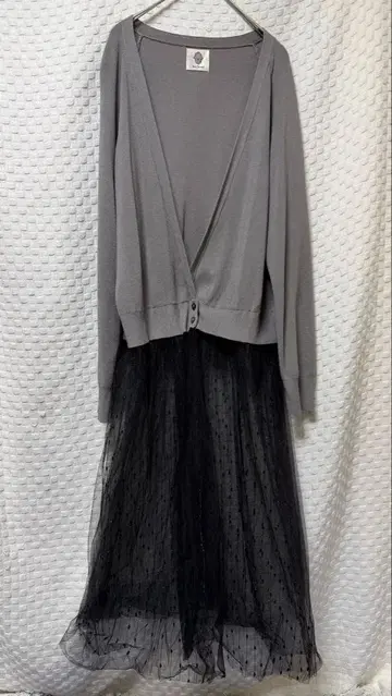 밑단 튤 장식 가디건