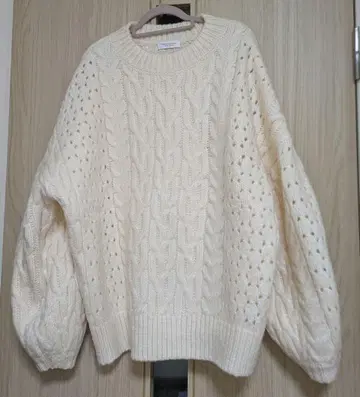 아이보리 케이블 니트 스웨터 벌룬 슬리브