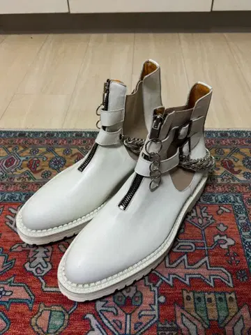27cm 화이트 앵클부츠 지퍼 체인 장식