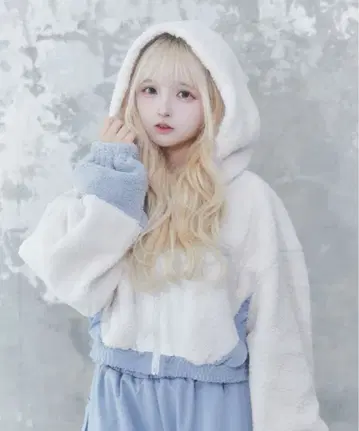 Whinny 눈의 아이 코노코 숏 기장 아우터 WEGO