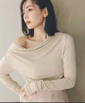 (미사용) anuans 개더 드레이프 컷 상의