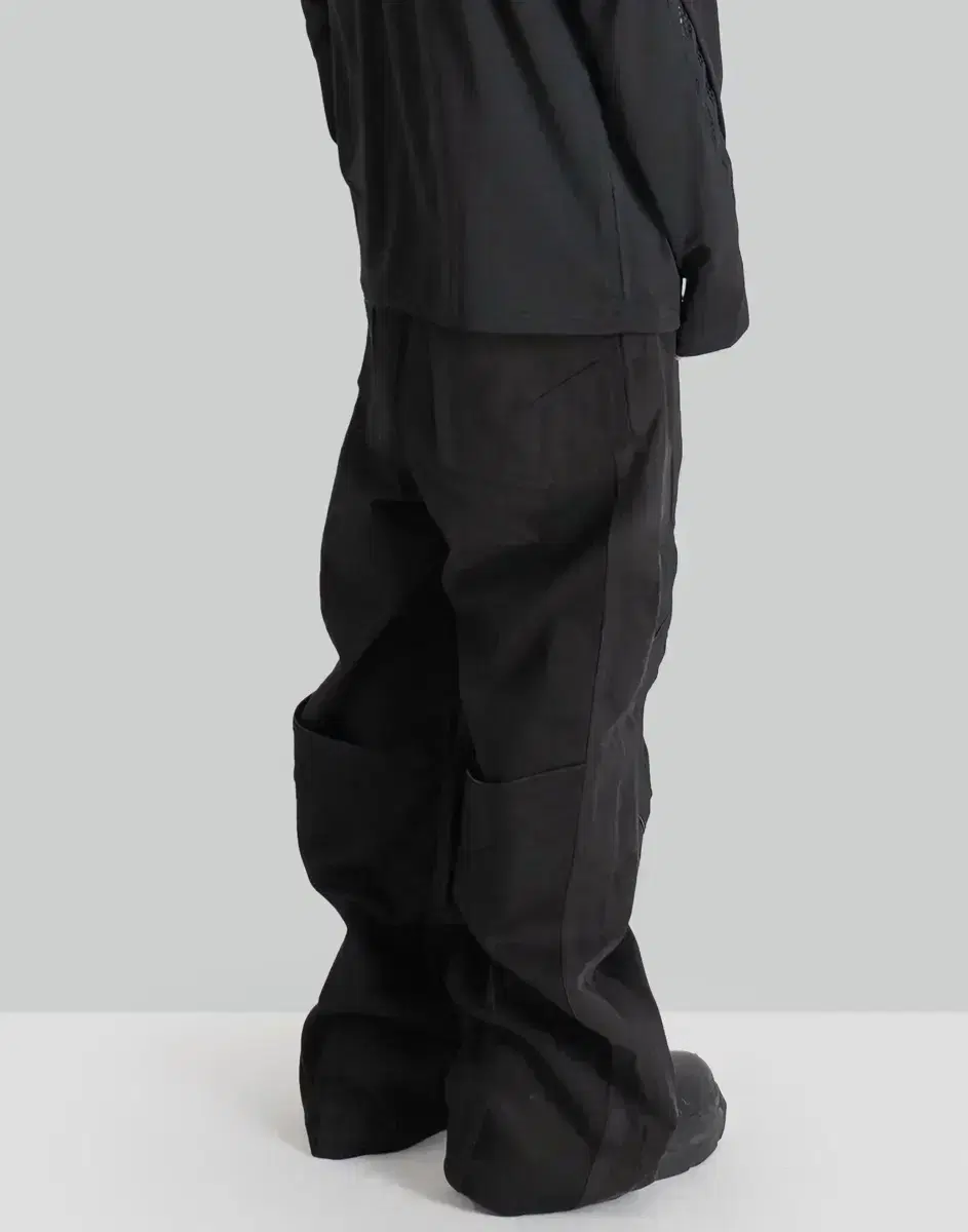 Xlim ep6 04 trouser
