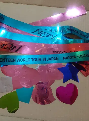 SEVENTEEN NEW 은색 테이프 낙하물 도쿄돔