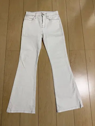 FRAME 화이트 데님 플레어 팬츠 25 [ R712073 ]