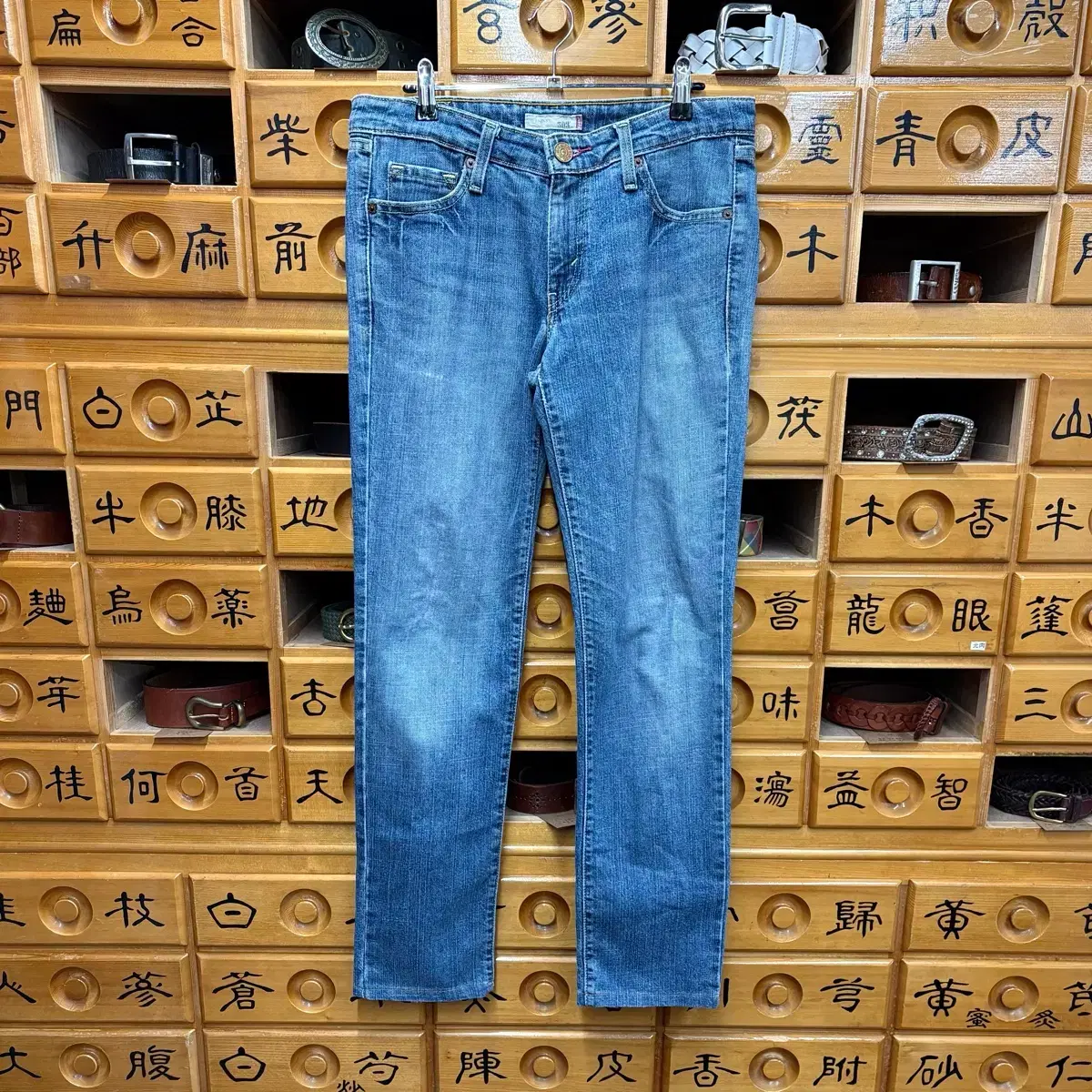 (32) Levi&#x27;s 503 Lady Denim Pants