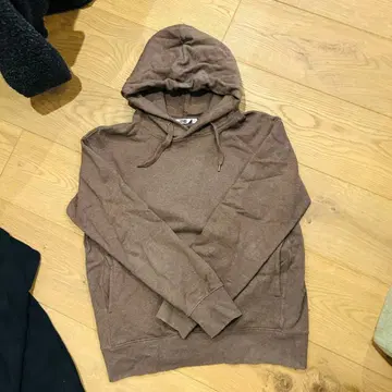브라운 후드 부착 후드티 유니클로 U