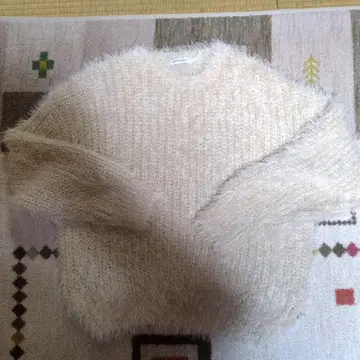 화이트 니트 모헤어 복슬복슬