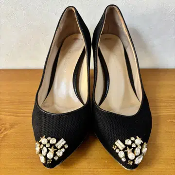 carino 비쥬 장식 블랙 하이힐 펌프스