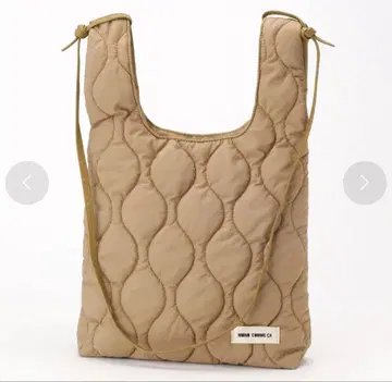 모노 콤므 카 퀼팅 베이지 숄더백