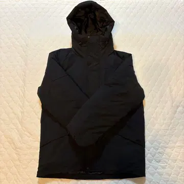 티고라 by 빔즈 디자인 블랙 다운 자켓