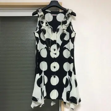 알베로베로 슬리브리스 튜닉 화이트 블랙 도트